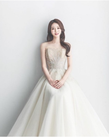 フリーアナウンサーのイ・ヒョンギョン、SNSで結婚を発表…「大切な方と新しい出発」(WoW!Korea)