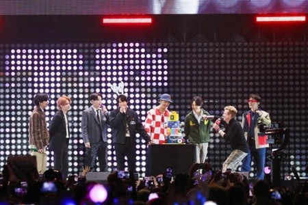 「BTS(防弾少年団)」、「BE」が“ことしのアルバム賞”受賞…長期休暇中につき授賞式には出席せず=「2021 MAMA」(WoW!Korea)