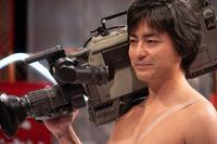 山田孝之、妻の浮気現場に遭遇…満島真之介に誘われ裏の世界へ！Netflix「全裸監督」予告（cinemacafe.net）