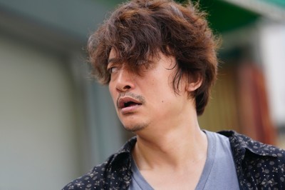 香取慎吾が獣のように感情を爆発させる！明るさ封印の“汚れ姿”が新鮮すぎる＜写真12点＞（Movie Walker）