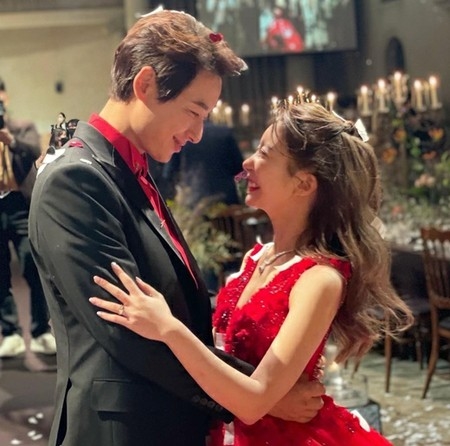 イ・ジフンの日本人妻アヤネさん、挙式を振り返り「父との新婦入場、幸せが込み上げた」(WoW!Korea)