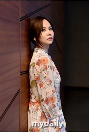 女優キム・ジウ、「コロナ検査に1時間…列で並ぶ時もソーシャルディスタンス守ればいいと思う」(WoW!Korea)