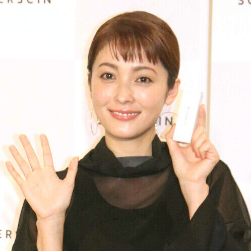 平山あや、三つ編みおさげへアの３７歳最新ショットが「かわいすぎる」…夫は速水もこみち(スポーツ報知)
