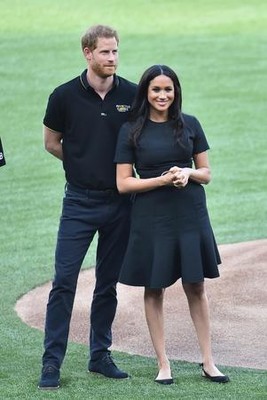 ヘンリー王子夫妻、長男アーチー君の洗礼式写真公開（日刊スポーツ）