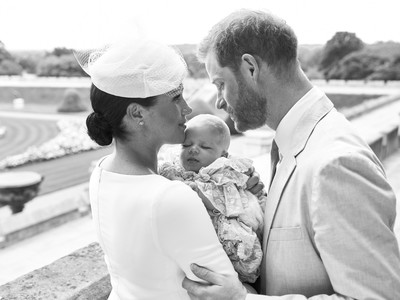 王室ファンは不満　英ヘンリー王子夫妻の第1子が非公開で洗礼式（シネマトゥデイ）