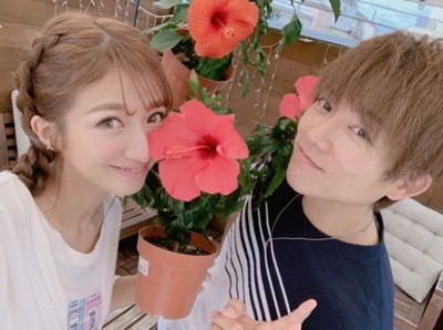 辻希美、夫・杉浦太陽との結婚記念日に2ショット公開「人生の半分…」（E-TALENTBANK）