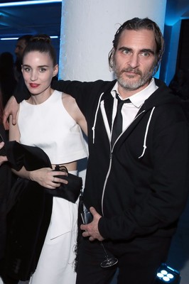 ルーニー・マーラとホアキン・フェニックスが婚約（ELLE ONLINE）