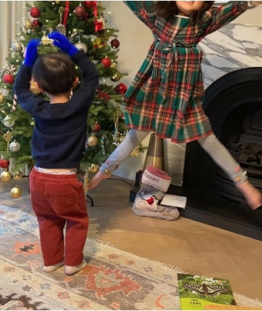 ”元韓国サッカー代表パク・チソンの妻””キム・ミンジ、イギリスから「メリークリスマス」…近況を公開(WoW!Korea)