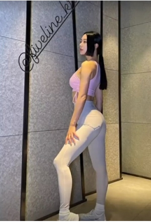 女優クララ、レギンス姿で美しいボディーラインを披露(WoW!Korea)