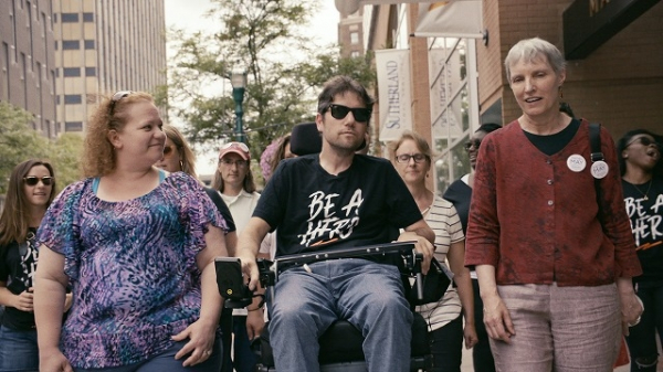 【NY発コラム】トランプ政権下で訴えた国民健康保険の重要性――ALS診断を受けたアディ・バーカンの活動に迫る(映画.com)