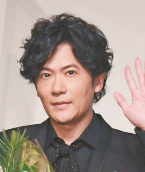 稲垣吾郎が結婚祝福「慎吾の笑顔は僕らを幸せに」 草なぎも「これからも『しんつよパワー』全開で」(中日スポーツ)