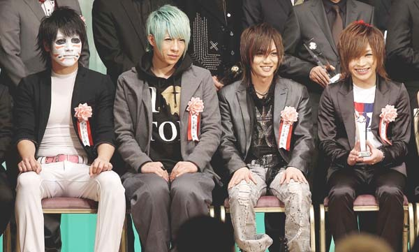 ゲス不貞「歌広場淳」を金爆ファン擁護 “推し”を守りたいだけのファンの俺様価値観（井上トシユキ）(日刊ゲンダイDIGITAL)