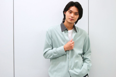 磯村勇斗のモテ期「女の子を一列に並べてキスした」（Lmaga.jp）