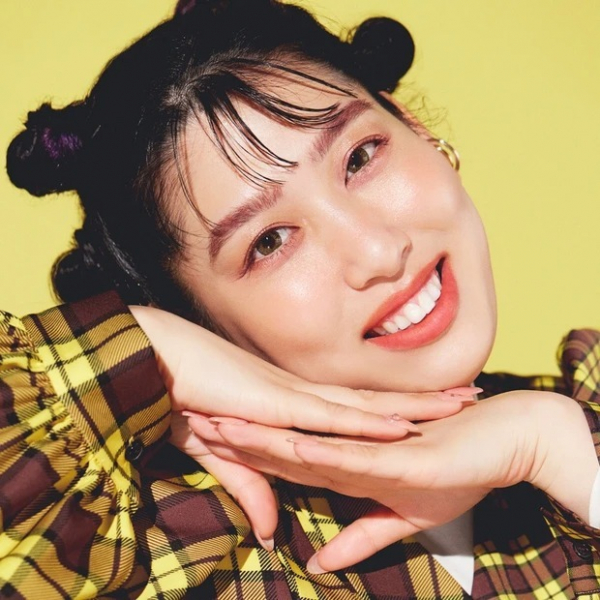 【3時のヒロイン・ゆめっちさん】艶があるだけで一気に女っぽく！くすみピンクのワントーンメイクにトライ(MAQUIA　ONLINE)