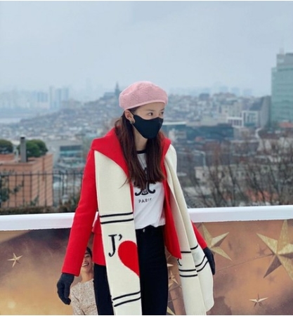 女優イ・シヨン、全身ブランド品のラグジュアリーファッション公開(WoW!Korea)