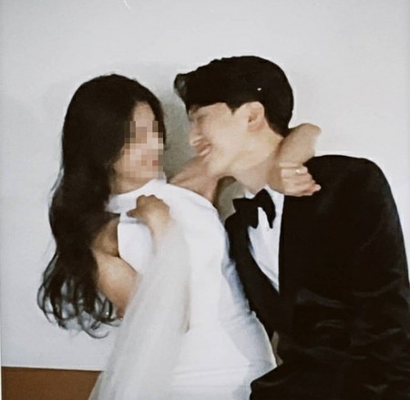 歌手ニロ、突然の結婚発表…「至らない僕が式をあげることになりました」(WoW!Korea)