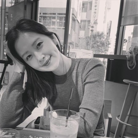 韓国でも人気の女優笛木優子（ユミン）、キュートなえくぼスマイルは相変わらず…モノクロ写真でファンにあいさつ(WoW!Korea)