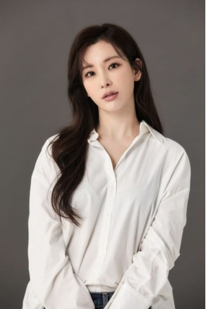 【公式】ミュージカル女優チョン・ソナ、妊娠を発表…「現在6か月目に突入＆5月出産予定」(WoW!Korea)