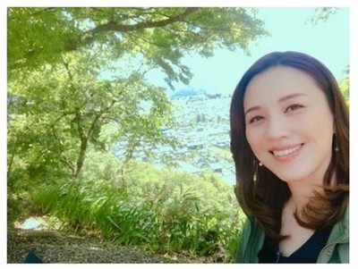 「美男美女ご夫婦だなー！」「おめでとうございます！」　遼河はるひが“姉さん女房”に、11歳年下のサッカー選手・鈴木彩貴と結婚（ねとらぼ）