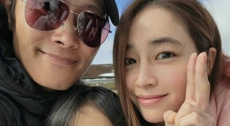 俳優イ・ビョンホン＆イ・ミンジョン夫妻、異例のツーショット公開…顔を合わせて「ラブラブ」(WoW!Korea)