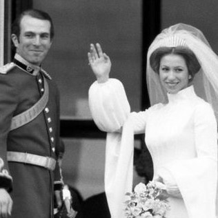 「血みどろの現場」でも冷静に犯人を拒絶！勇敢すぎる「アン王女」誘拐事件(婦人画報)