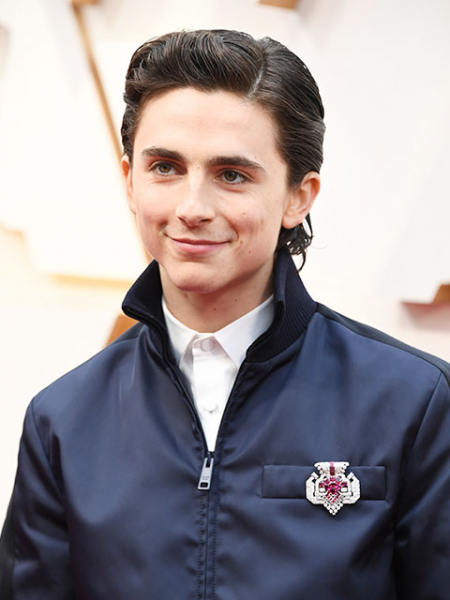 ティモシー・シャラメ、アフガニスタンの女性や子どもたちを支援するためフーディをデザイン(映画.com)