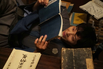 星野源、内気なキャラがハマり役！6年ぶり実写主演映画も話題（シネマトゥデイ）