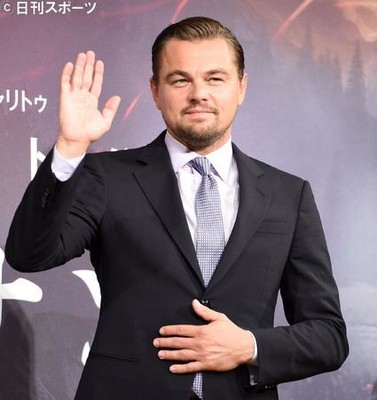 レオ様、21歳年下のサラ・シュナイダーとデート（日刊スポーツ）