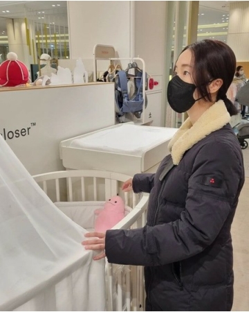 ”妊娠中”女優イ・ジョンヒョン、「かわいいものがいっぱい」…赤ちゃんの部屋作りスタート(WoW!Korea)