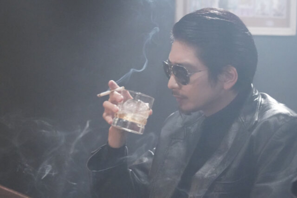 「婚活探偵」向井理、モテない探偵・黒崎役で新境地　「理くんの顔芸が新鮮。新しい一面だった」(エンタメOVO)