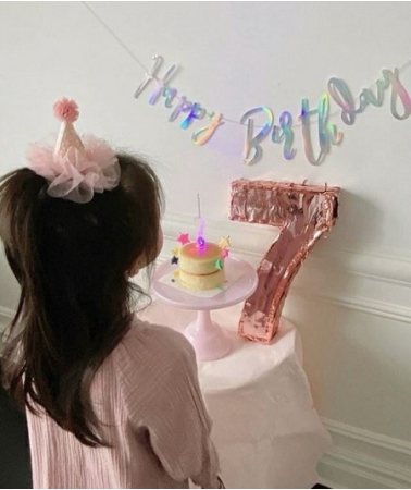 クォン・サンウとソン・テヨンの娘、リホちゃんが米国で7歳のバースデー、可愛いふっくらほっぺ(WoW!Korea)