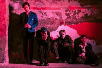 ファイヴ・セカンズ・オブ・サマーのマイケル・クリフォード、1年前に結婚(BARKS)