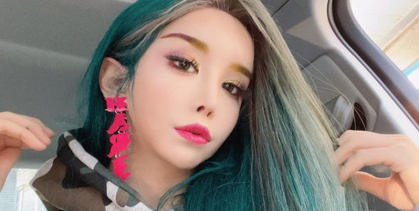 結婚10年の末…トランスジェンダー公表セレブが離婚を選んだ理由(コスモポリタン)