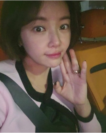 “第二子妊娠中”女優ファン・ジョンウム、結婚指輪が光る近況ショットに視線集中(WoW!Korea)