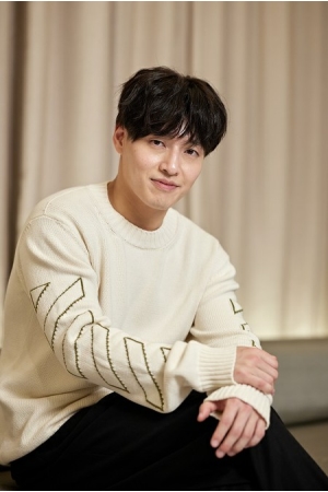 カン・ハヌル、「海賊：鬼旗（パイレーツ2）」で爆弾ヘアに、「2週間に1度、美容院へ、髪の毛が切れることも」(WoW!Korea)