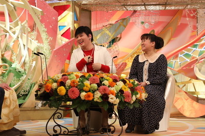 Mr.シャチホコとみはる夫妻「新婚さん」出演、桂文枝のモノマネも披露（お笑いナタリー）