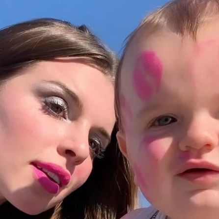 カニエ・ウエストの新恋人、実は一児の母! ジュリア・フォックスが長男1歳の誕生日をお祝い(Harper’s BAZAAR(ハーパーズ バザー))