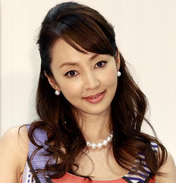 神田うの10年ぶりグラビアでSEXYランジェリー披露 本格再始動宣言で弾くソロバン(日刊ゲンダイDIGITAL)