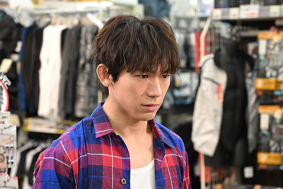 NAOTOが富田望生をバックハグ！プロポーズシーンも収めたドラマ「ブス恋」映像（映画ナタリー）