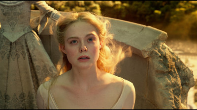 エル・ファニング「いつかは映画監督をやりたい」　『マレフィセント2』コメント公開（ぴあ）