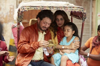 受験のために貧民街へお引越し、インド映画「ヒンディー・ミディアム」映像解禁（映画ナタリー）