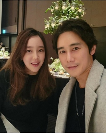 俳優チョン・テウ、元阪神オ・スンファンの結婚式に妻と出席(WoW!Korea)