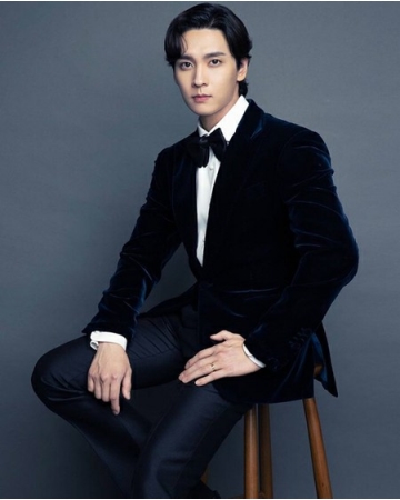 女優パク・シネと結婚した俳優チェ・テジュン、「たくさんの応援と祝福に感謝」(WoW!Korea)