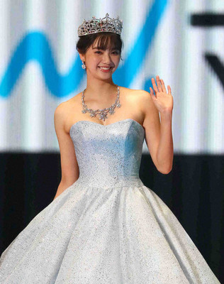 新川優愛　ロケバス婚から12億円ティアラ「キラキラ輝いて素敵」（スポニチアネックス）