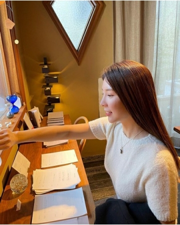 「オットギ3世」ハム・ヨンジ、おしゃれなカフェでの近況を公開(WoW!Korea)