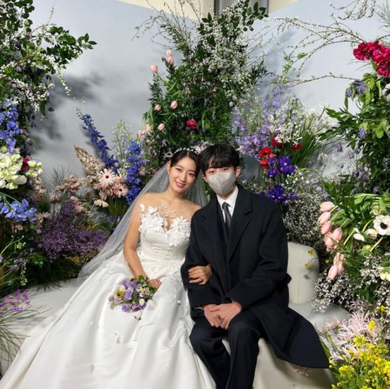 パク・チビン、「チェ・テジュンの妻」パク・シネのドレスの姿に感激(朝鮮日報日本語版)