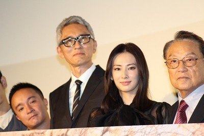 北川景子と年の差夫婦を演じた松重豊　撮影に現れた本物の夫・DAIGOと“微妙な三角関係”に!?（映画.com）