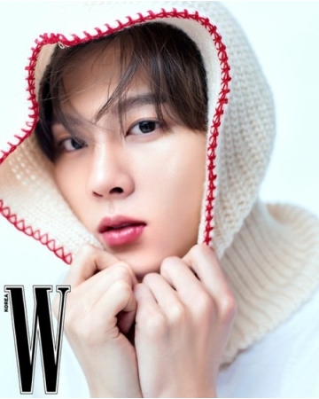 “「資生堂」韓国アンバサダー”キム・ウソク（UP10TION）、グラビアで幅広い魅力を発散(WoW!Korea)