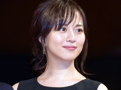 『なつぞら』“社長夫人”比嘉愛未、“看板女優”との2ショットに反響（クランクイン！）