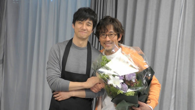 西島秀俊＆内野聖陽がハグ！「きのう何食べた？」メイキング映像公開（シネマトゥデイ）